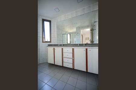 Apartamento à venda com 139m², 3 quartos e 2 vagasBanheiro da Suíte  3