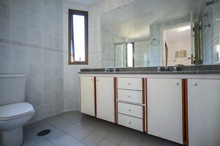 Apartamento à venda com 139m², 3 quartos e 2 vagasBanheiro da Suíte  3