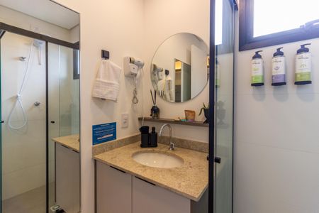 Banheiro de apartamento à venda com 1 quarto, 25m² em Pinheiros, São Paulo