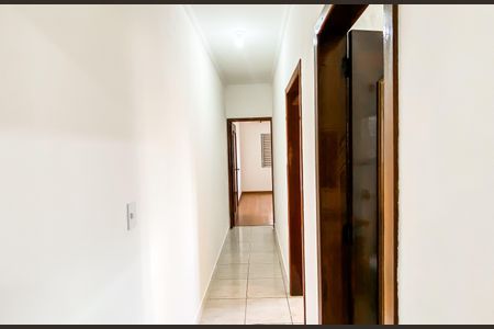 Casa à venda com 170m², 2 quartos e 2 vagas Casa à venda com 170m², 2 quartos e 2 vagasCorredor