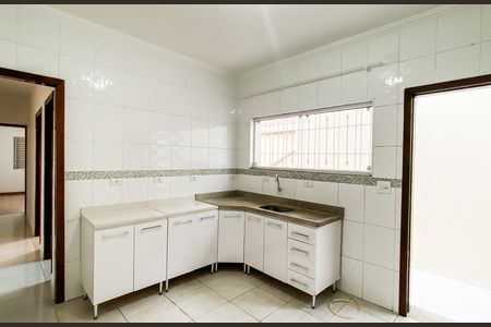 Casa à venda com 170m², 2 quartos e 2 vagas Casa à venda com 170m², 2 quartos e 2 vagasCozinha