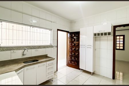Casa à venda com 170m², 2 quartos e 2 vagas Casa à venda com 170m², 2 quartos e 2 vagasCozinha