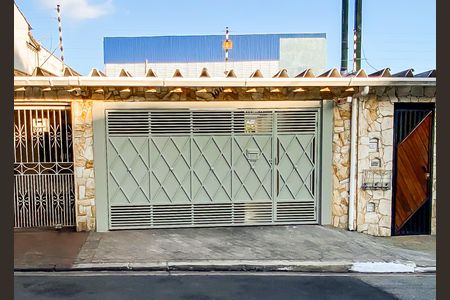 Casa à venda com 170m², 2 quartos e 2 vagas Casa à venda com 170m², 2 quartos e 2 vagasFachada