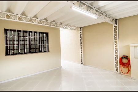 Casa à venda com 170m², 2 quartos e 2 vagas Casa à venda com 170m², 2 quartos e 2 vagasGaragem