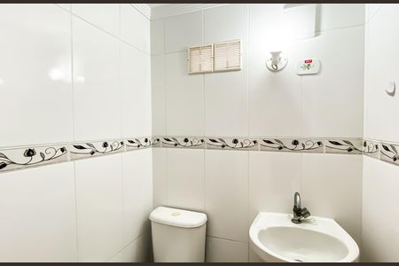 Casa à venda com 170m², 2 quartos e 2 vagas Casa à venda com 170m², 2 quartos e 2 vagasBanheiro de serviço