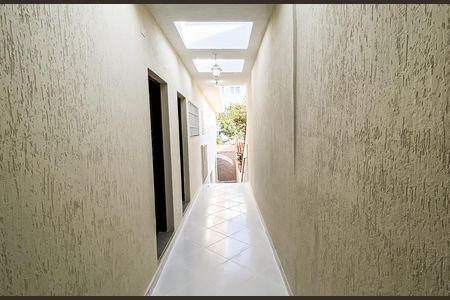 Casa à venda com 170m², 2 quartos e 2 vagas Casa à venda com 170m², 2 quartos e 2 vagasCorredor