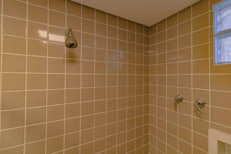 Casa à venda com 205m², 3 quartos e 2 vagasBanheiro 