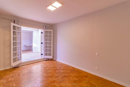 Casa à venda com 205m², 3 quartos e 2 vagasSuíte