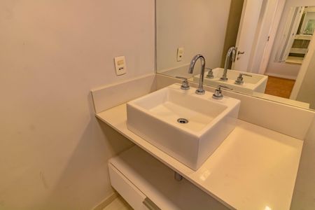 Casa à venda com 205m², 3 quartos e 2 vagasBanheiro da Suíte