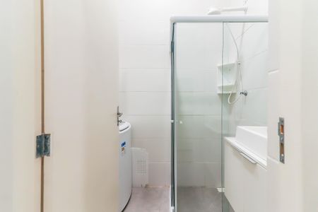 Banheiro de casa para alugar com 1 quarto, 24m² em Vila Butantã, São Paulo