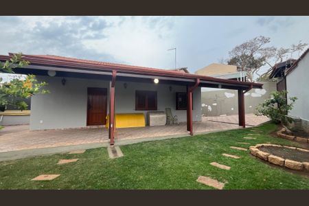 Casa à venda com 293m², 3 quartos e 5 vagas Casa à venda com 293m², 3 quartos e 5 vagasQuintal