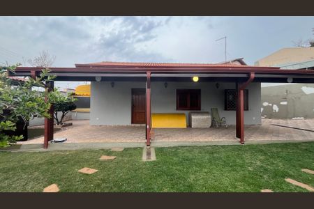 Casa à venda com 293m², 3 quartos e 5 vagas Casa à venda com 293m², 3 quartos e 5 vagasQuintal