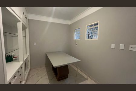 Casa à venda com 293m², 3 quartos e 5 vagas Casa à venda com 293m², 3 quartos e 5 vagasQuarto 2