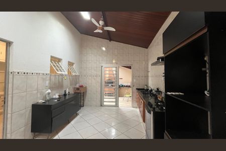 Casa à venda com 293m², 3 quartos e 5 vagas Casa à venda com 293m², 3 quartos e 5 vagasCozinha