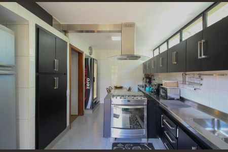Casa à venda com 480m², 4 quartos e 5 vagasCozinha
