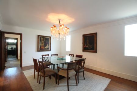 Casa à venda com 480m², 4 quartos e 5 vagasSala de jantar