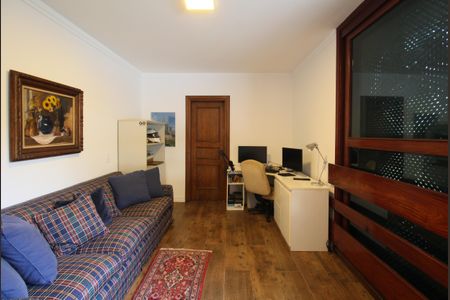 Casa à venda com 480m², 4 quartos e 5 vagasSuíte 3