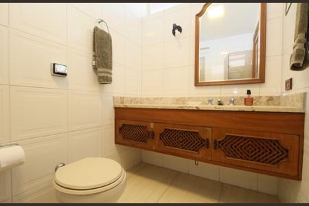 Casa à venda com 480m², 4 quartos e 5 vagasBanheiro suíte 3