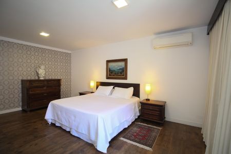 Casa à venda com 480m², 4 quartos e 5 vagasSuíte 1