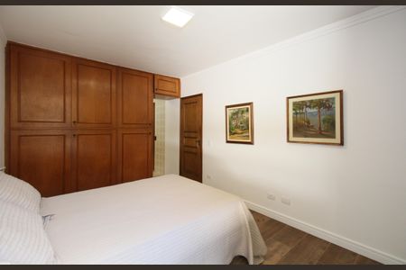 Casa à venda com 480m², 4 quartos e 5 vagasSuíte 2