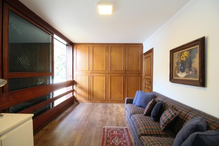 Casa à venda com 480m², 4 quartos e 5 vagasSuíte 3