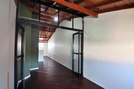 Casa à venda com 227m², 3 quartos e 3 vagasEscritório