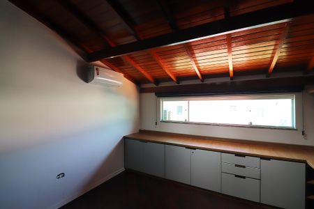 Casa à venda com 227m², 3 quartos e 3 vagasEscritório