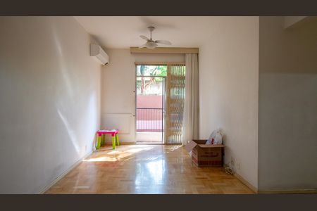 Apartamento à venda com 84m², 2 quartos e 1 vaga Apartamento à venda com 84m², 2 quartos e 1 vagaSala