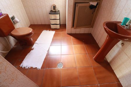 Casa para alugar com 1000m², 3 quartos e 8 vagasBanheiro 2