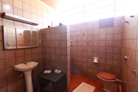 Casa para alugar com 1000m², 3 quartos e 8 vagasBanheiro 1