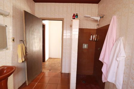 Casa para alugar com 1000m², 3 quartos e 8 vagasBanheiro 2