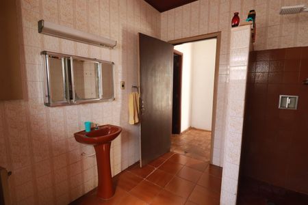 Casa para alugar com 1000m², 3 quartos e 8 vagasBanheiro 2