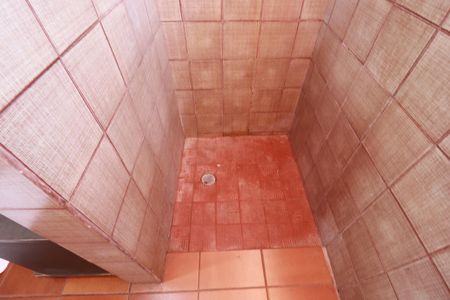 Casa para alugar com 1000m², 3 quartos e 8 vagasBanheiro 1