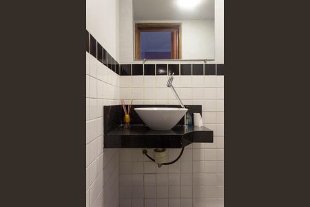 Casa à venda com 139m², 4 quartos e 2 vagasLavabo