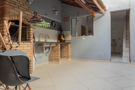 Casa à venda com 139m², 4 quartos e 2 vagasÁrea comum