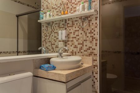 Casa à venda com 139m², 4 quartos e 2 vagasBanheiro