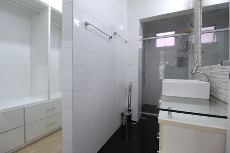 Apartamento à venda com 108m², 2 quartos e sem vagaBanheiro da Suíte