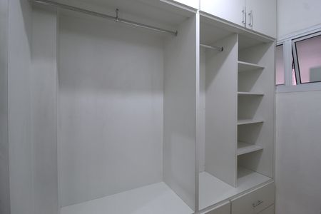 Apartamento à venda com 108m², 2 quartos e sem vagaCloset da Suíte