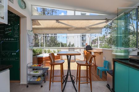 Apartamento à venda com 128m², 3 quartos e 2 vagas Apartamento à venda com 128m², 3 quartos e 2 vagasCozinha