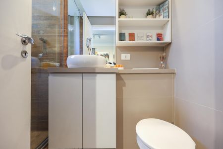 Apartamento à venda com 128m², 3 quartos e 2 vagas Apartamento à venda com 128m², 3 quartos e 2 vagasBanheiro da Suíte 2