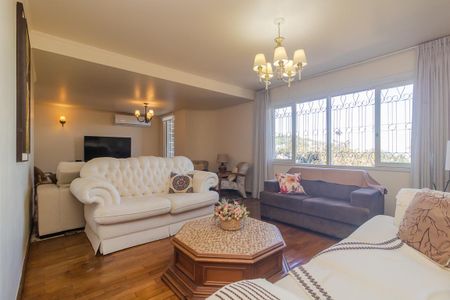 Sala de casa à venda com 4 quartos, 400m² em Teresópolis, Porto Alegre