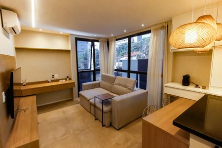 Sala de casa de condomínio para alugar com 2 quartos, 89m² em Real Parque, São Paulo