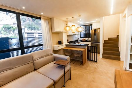 Sala de casa de condomínio para alugar com 2 quartos, 89m² em Real Parque, São Paulo