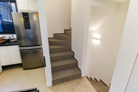 Corredor de casa de condomínio para alugar com 2 quartos, 89m² em Real Parque, São Paulo