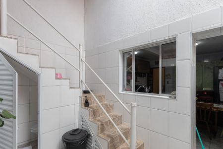 Casa à venda com 100m², 2 quartos e 1 vagaEscada