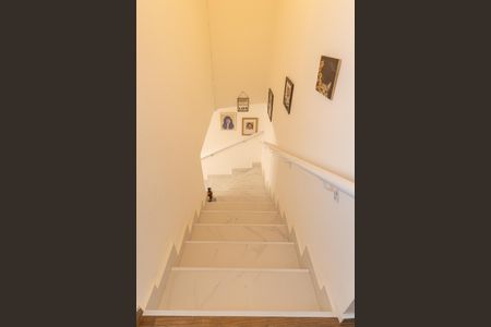 Casa à venda com 100m², 2 quartos e 1 vagaEscada