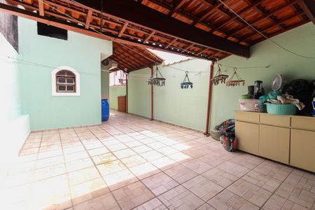 Casa à venda com 250m², 3 quartos e 4 vagasQuintal