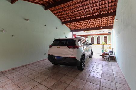Casa à venda com 250m², 3 quartos e 4 vagas Casa à venda com 250m², 3 quartos e 4 vagasGaragem