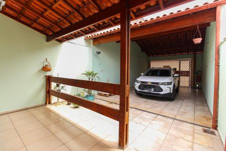Casa à venda com 250m², 3 quartos e 4 vagas Casa à venda com 250m², 3 quartos e 4 vagasGaragem