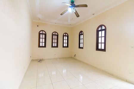 Sala de casa à venda com 3 quartos, 250m² em Vila Monte Santo, São Paulo